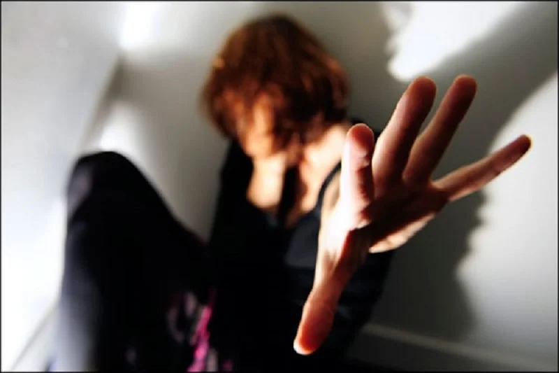 Casos de assédio sexual no trabalho crescem no RN e maioria das vítimas são mulheres jovens