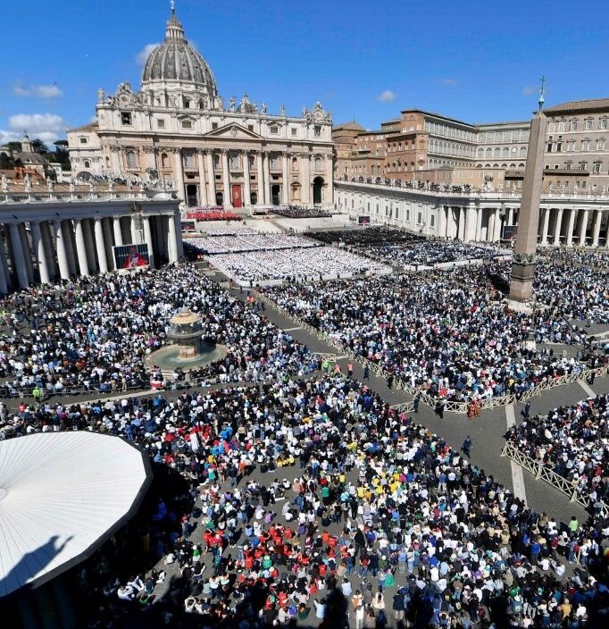 Milhares de Fiéis e líderes mundiais se despedem do Papa Francisco em cerimônia emocionante no Vaticano