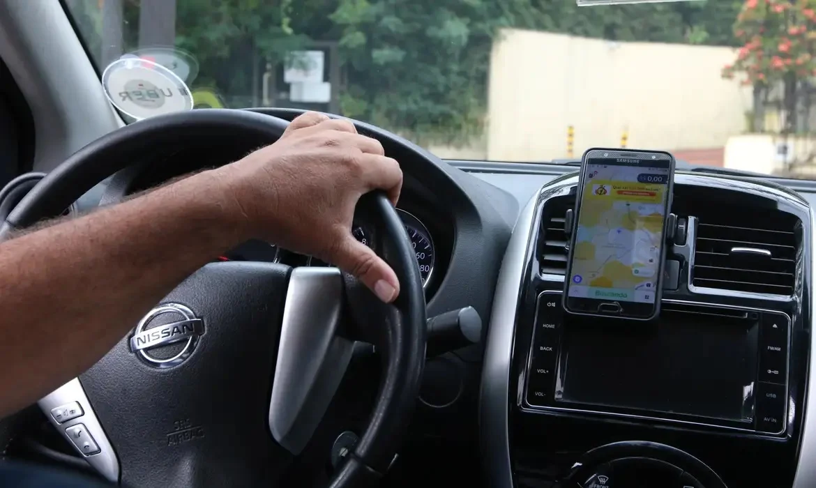 Prefeitura de Natal adota transporte por aplicativo para servidores e prevê economia de R$ 1,5 milhão por mês