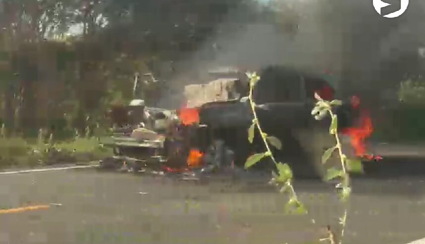 Carro pega fogo após capotamento na RN-118 entre São João do Sabugi e Caicó