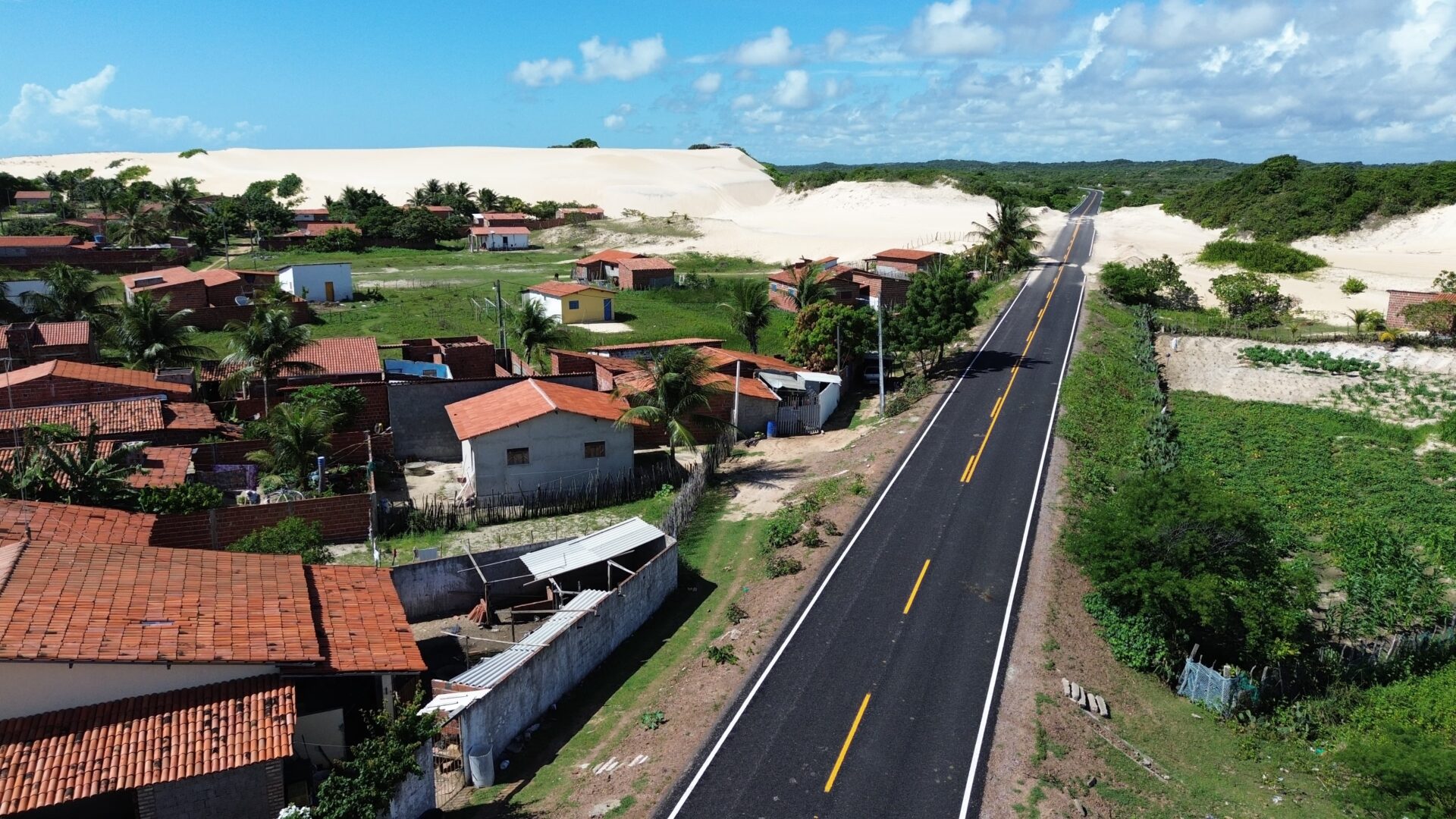 Governo do RN entrega estradas recuperadas que dão acesso a Maracajaú e São Miguel do Gostoso