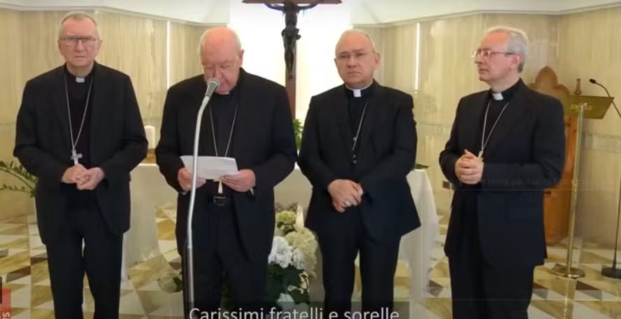 Veja o momento em que o Vaticano anuncia a morte do Papa Francisco