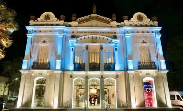 Teatro Alberto Maranhão recebe programação especial gratuita pelo Dia Estadual do Teatro