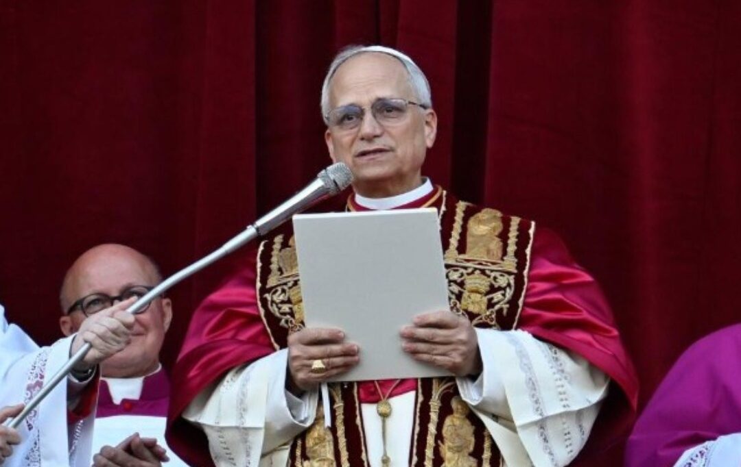Leão XIV: Papa norte-americano faz primeiro discurso com mensagens de paz e gratidão a Francisco