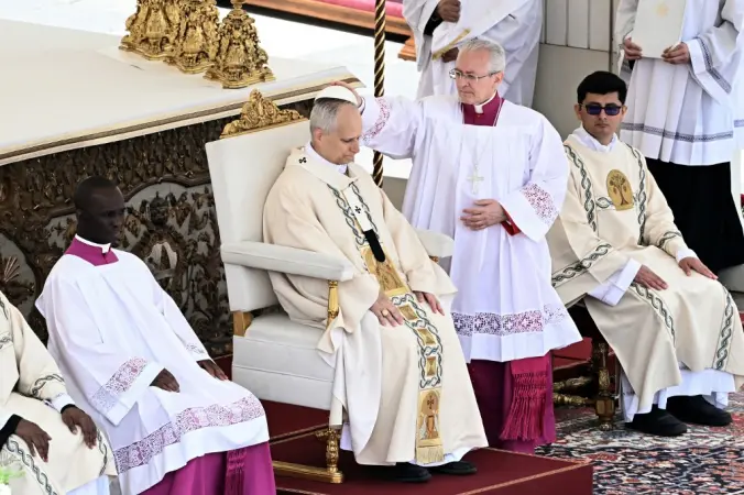 Incenso brasileiro é usado na missa de entronização do Papa Leão XIV no Vaticano