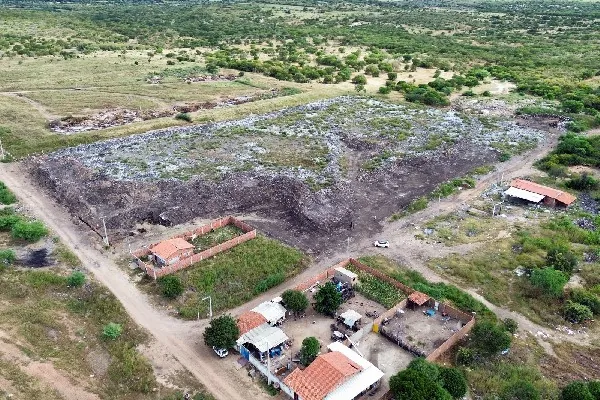 Prefeitura de Pau dos Ferros inicia fechamento definitivo de lixão a céu aberto