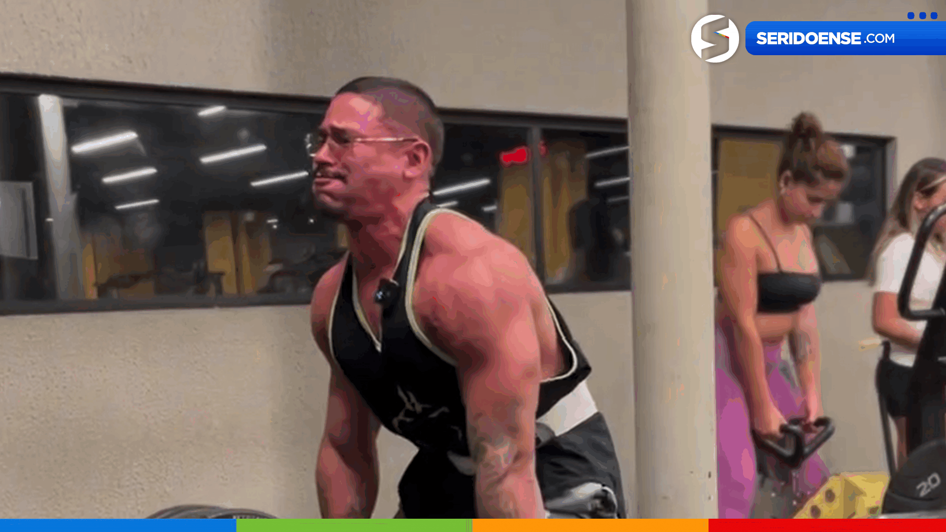 Atleta tem sangramento no rosto ao levantar 200 kg em academia Atleta tem sangramento no rosto ao levantar 200 kg em academia