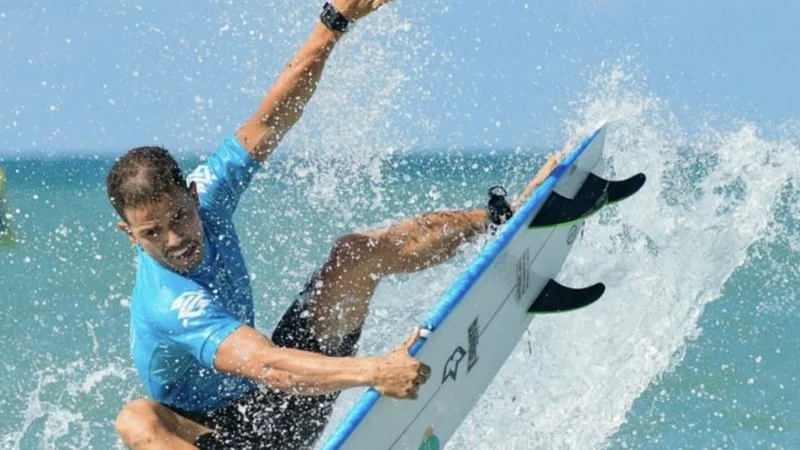 Israel Júnior brilha em casa e conquista o QS 4000 de surfe em Natal