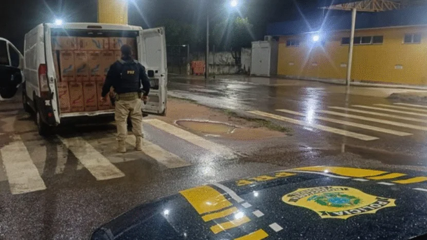 PRF apreende furgão com 109 mil maços de cigarros contrabandeados em Ceará-Mirim/RN