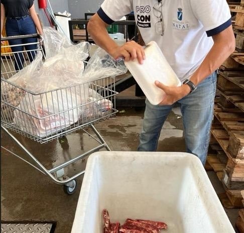 Procon Natal recolhe quase 600 kg de alimentos impróprios em fiscalização no comércio