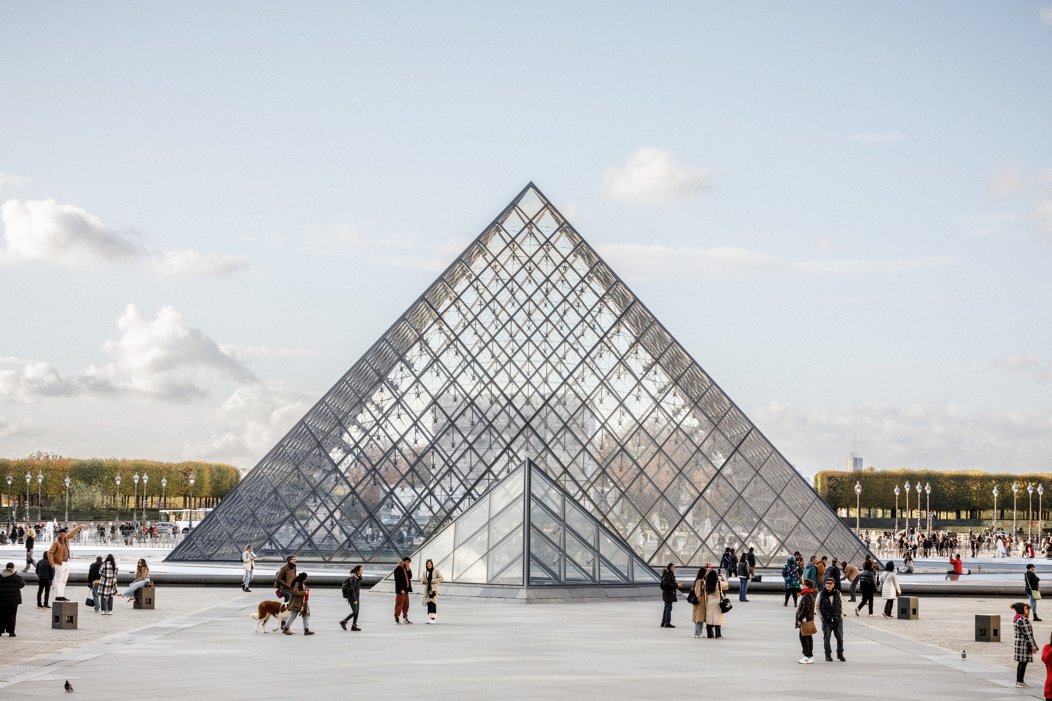 Museu do Louvre fecha após paralisação contra turismo em massa e más condições de trabalho