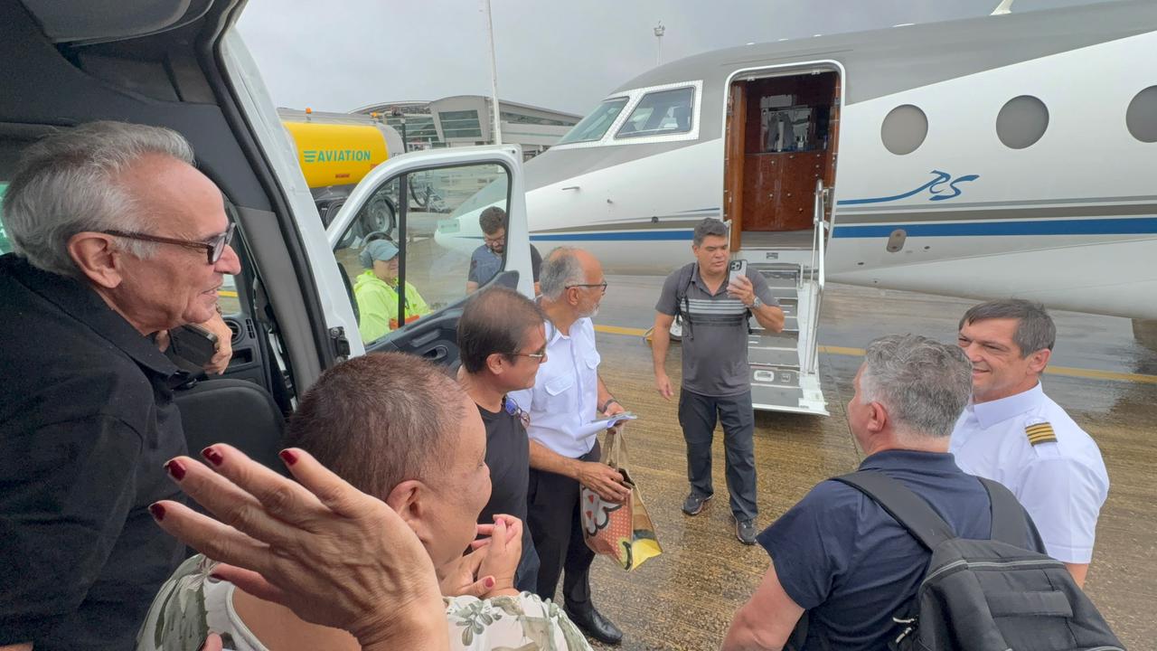 Secretário de Natal desembarca com comitiva no RN após deixar Israel em meio a conflito