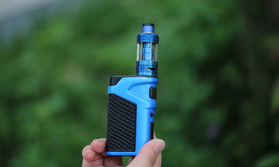 Pesquisa revela que 1 em cada 9 adolescentes brasileiros utiliza cigarro eletrônico