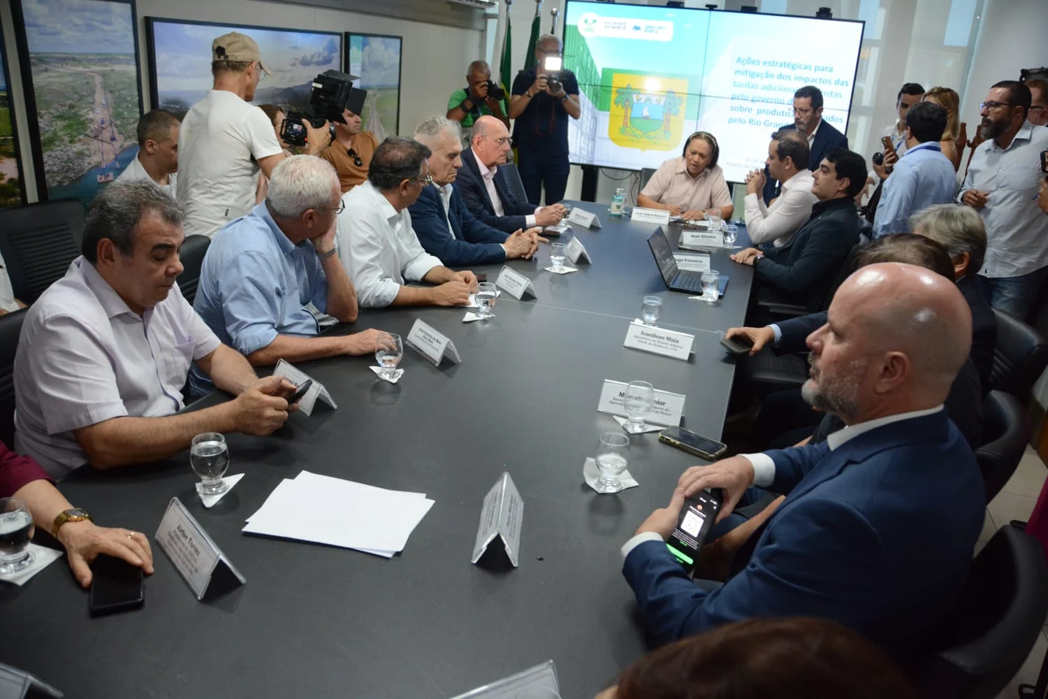 Governo do RN anuncia medidas emergenciais para reduzir impacto do “tarifaço” dos EUA nas exportações