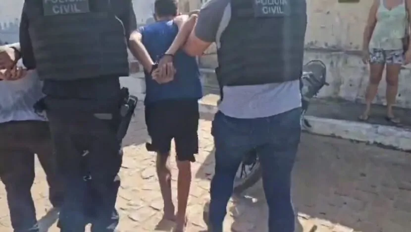 Dois irmãos são presos com drogas e R$ 8 mil em Cajueiro, distrito de Touros