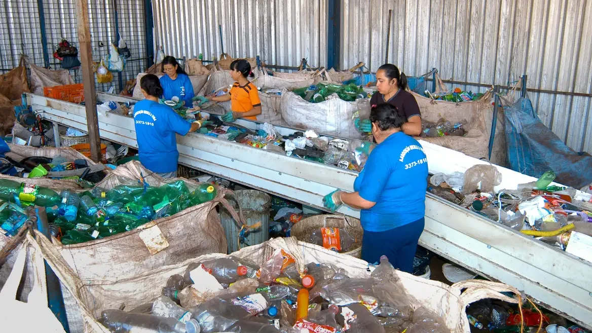 Produção nacional de plástico reciclado cresce 7,8% e ultrapassa 1 milhão de toneladas em 2024