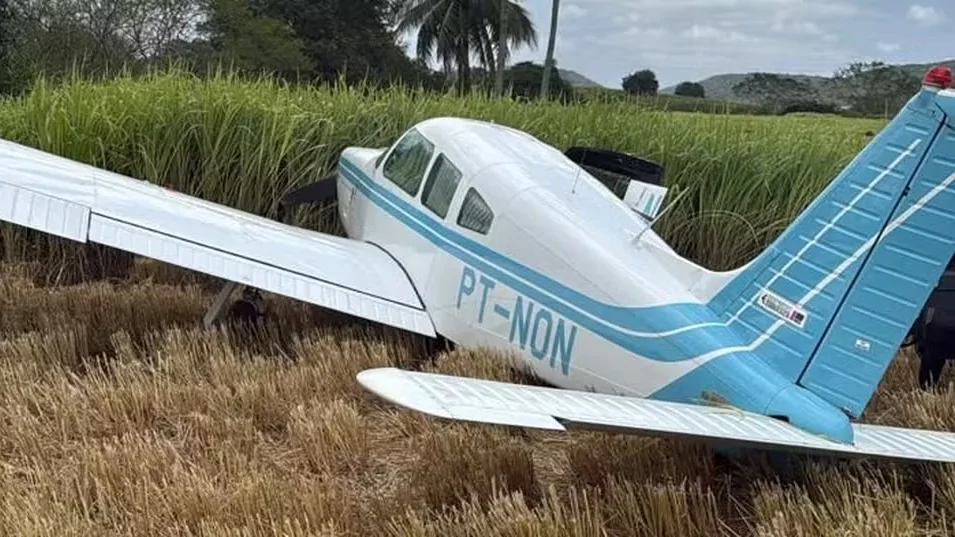 Avião com prefeito de João Pessoa faz pouso forçado na zona rural da Paraíba