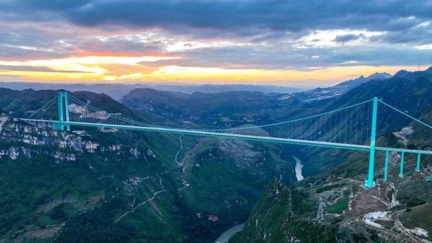 China inaugura a ponte mais alta do mundo com 625 metros de altura