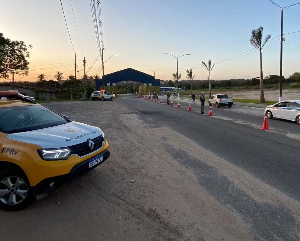 Adolescente de 13 anos é flagrado dirigindo carro em Nísia Floresta; pai é preso