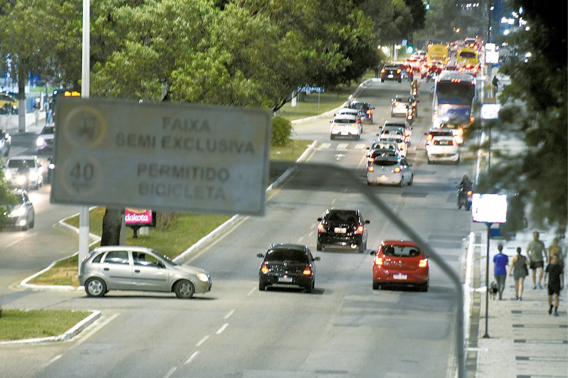 Empresas de ônibus criticam falta de manutenção de faixas exclusivas