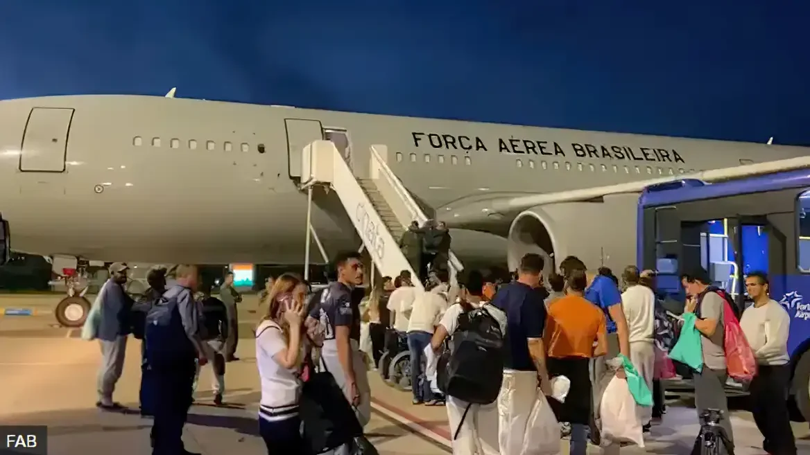 Deportações de brasileiros nos EUA em 2025 já superam todo o ano passado