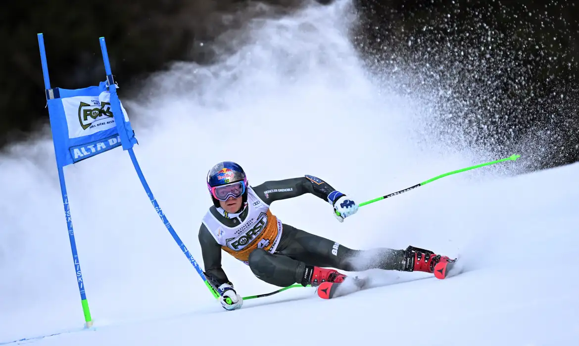 Lucas Braathen conquista prata no slalom gigante e volta a fazer história para o Brasil na Copa do Mundo de Esqui Alpino