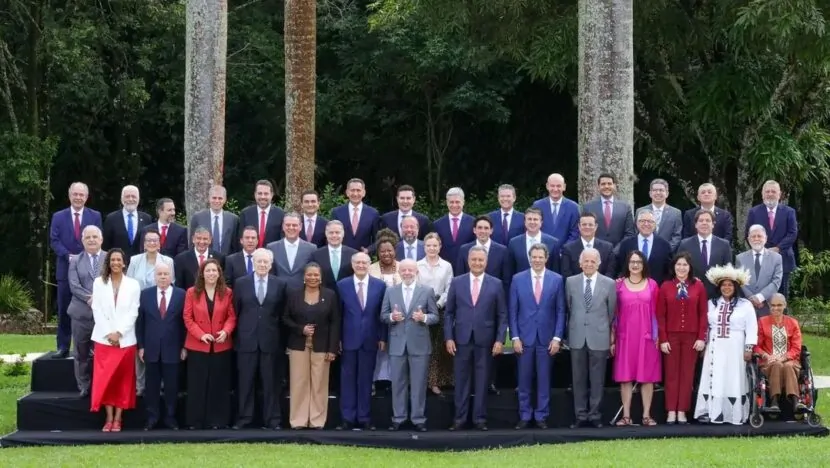 Lula defende construção de “narrativa correta” e diz que país vive momento favorável na última reunião ministerial de 2025