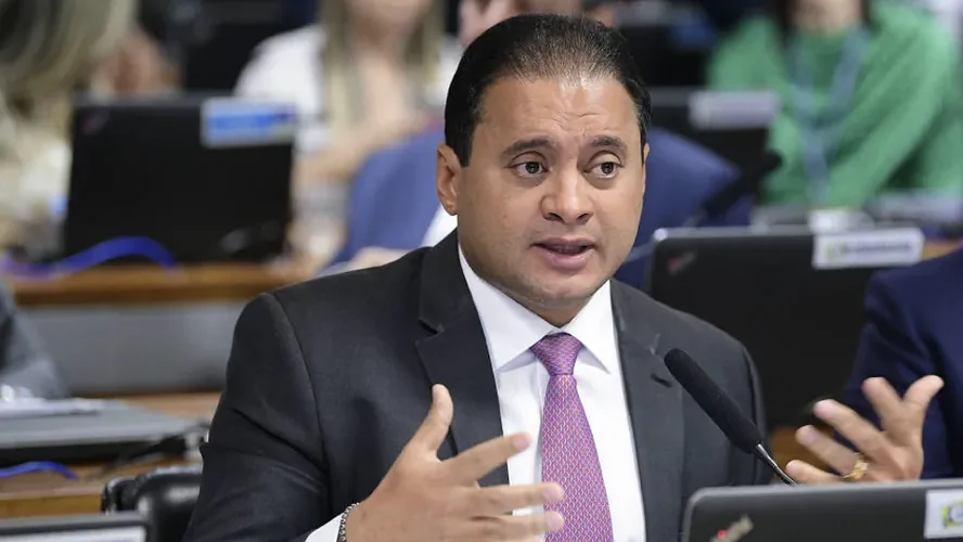 Polícia Federal mira senador Weverton Rocha em nova fase da Operação Sem Desconto