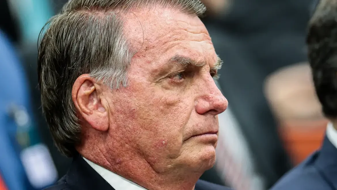 Moraes rejeita novo recurso e mantém condenação de Bolsonaro a 27 anos por trama golpista