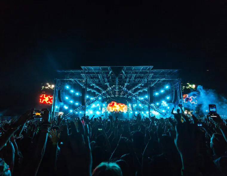 CCJ aprova meia-entrada para pessoas com doenças crônicas, raras ou graves em eventos culturais e esportivos