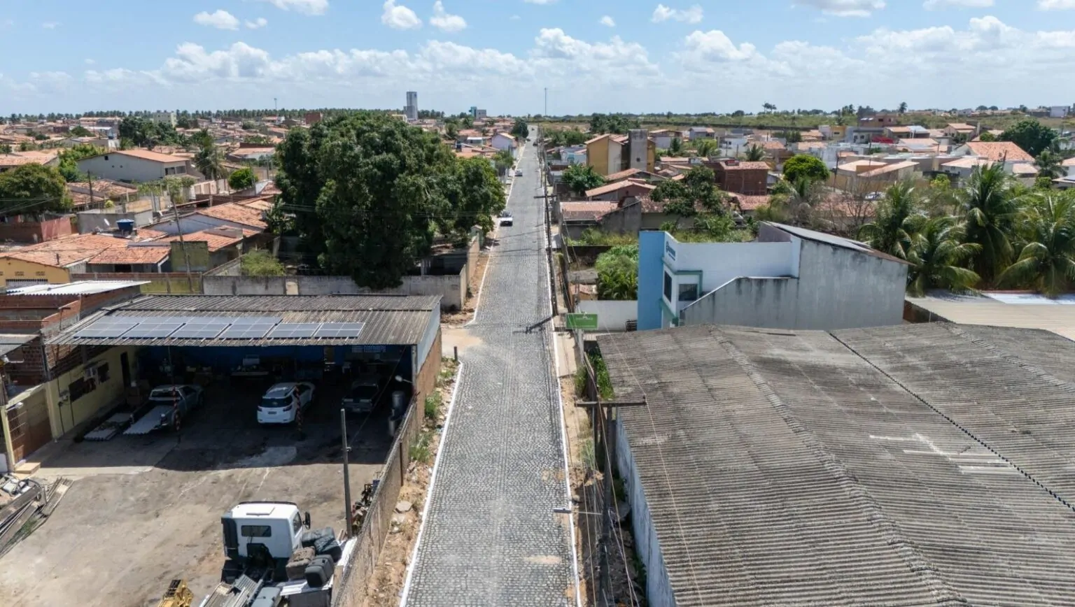 Prefeitura de Parnamirim entrega pavimentação em Cajupiranga e anuncia novas obras no bairro