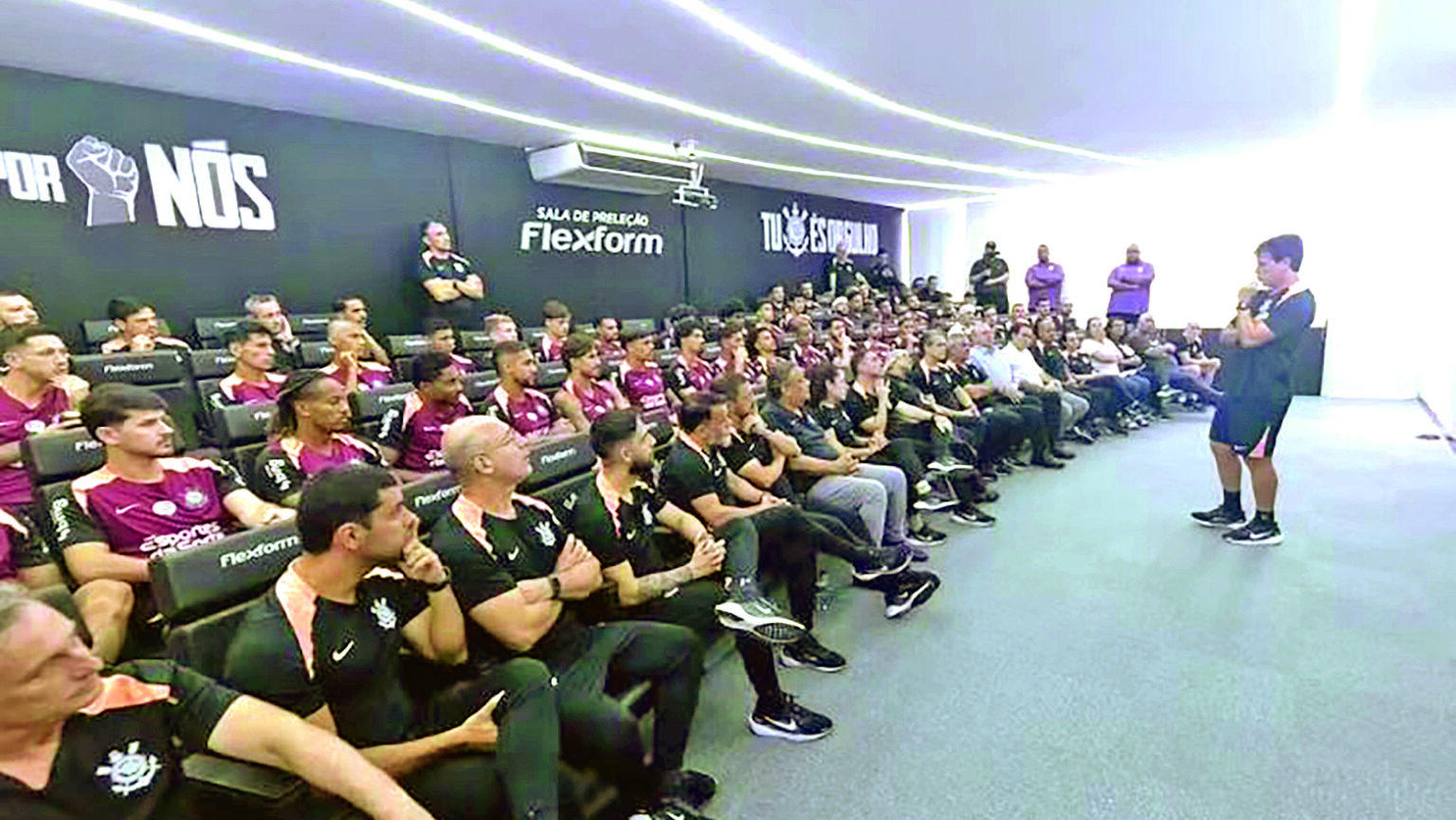 Corinthians estreia na Libertadores sob comando de Fernando Diniz em meio a reformulação